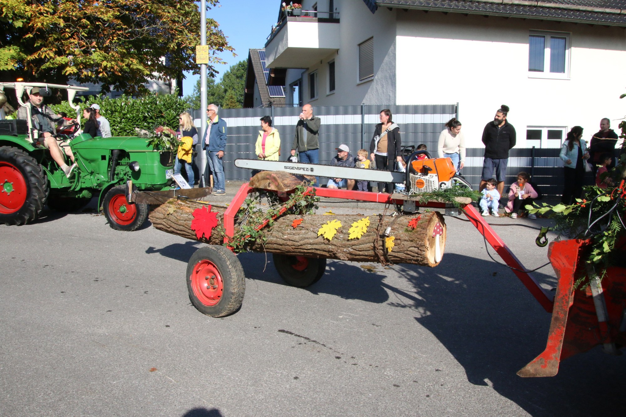 Erntewagen mit langer Deichsel beim Erntedankzug Walheim 2026.